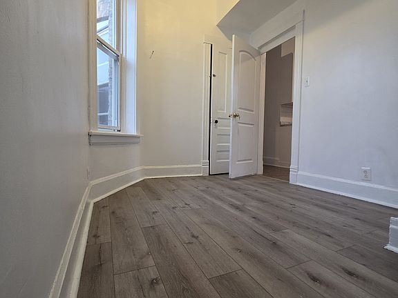 4th image of 1138 N Hamlin Ave #2