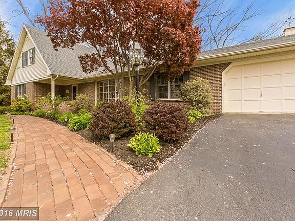 3rd image of 18330 Woodside Dr
