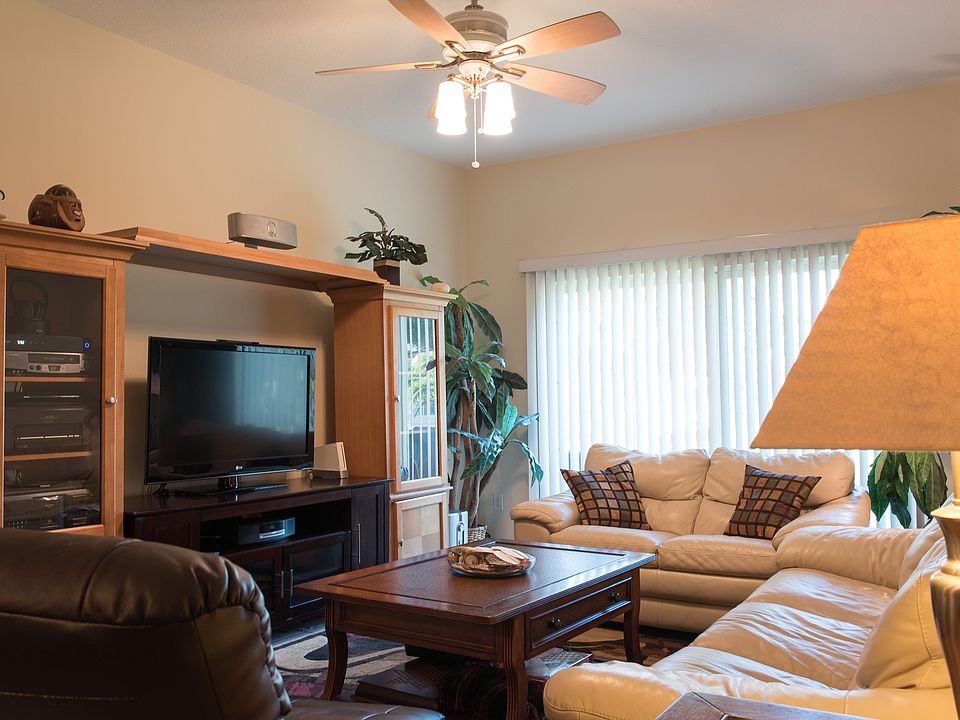 1st image of 556 7th Sq APT 103