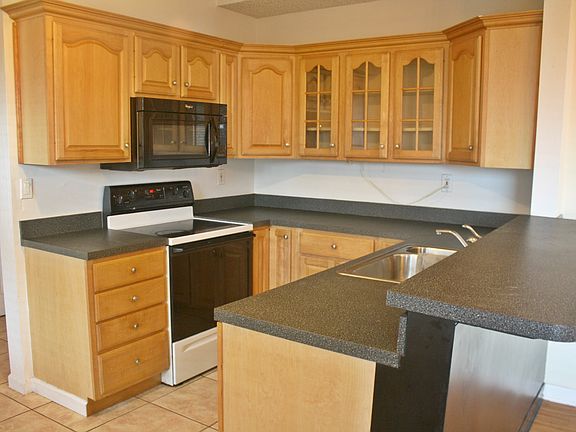 4th image of 3014 Beach Blvd S
