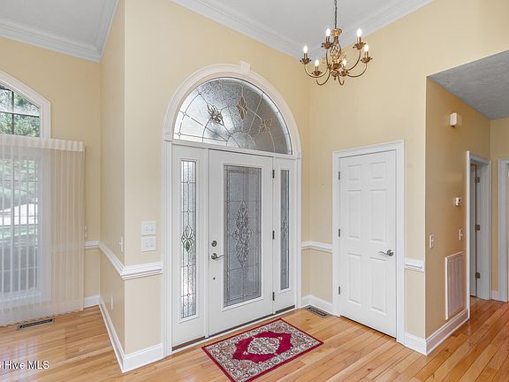 3rd image of 940 Diamondhead Drive S