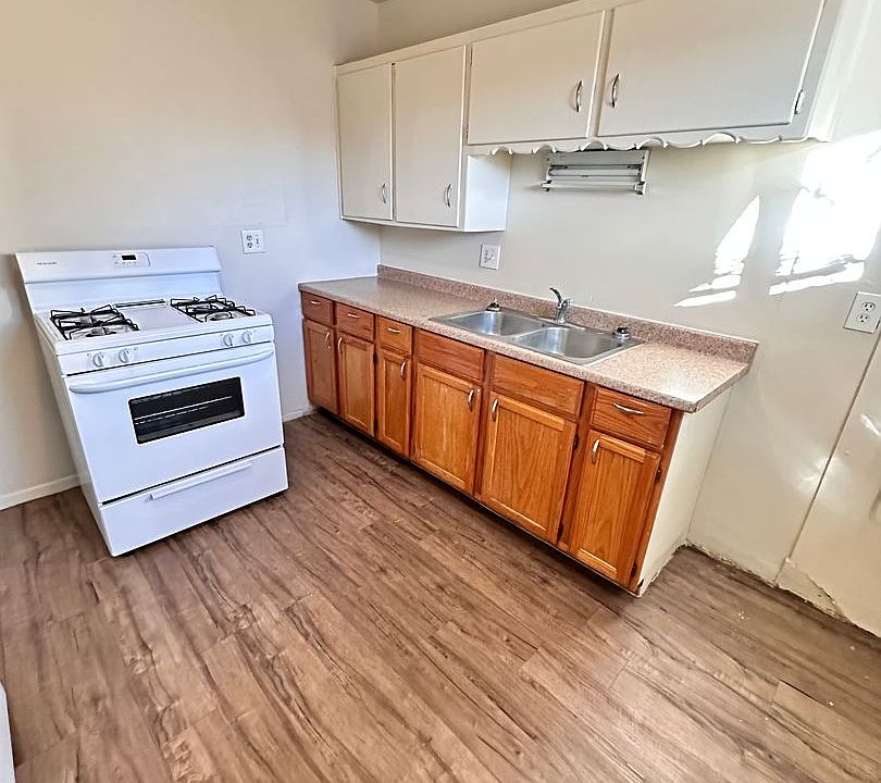 1st image of 528 Vermont St NE APT B