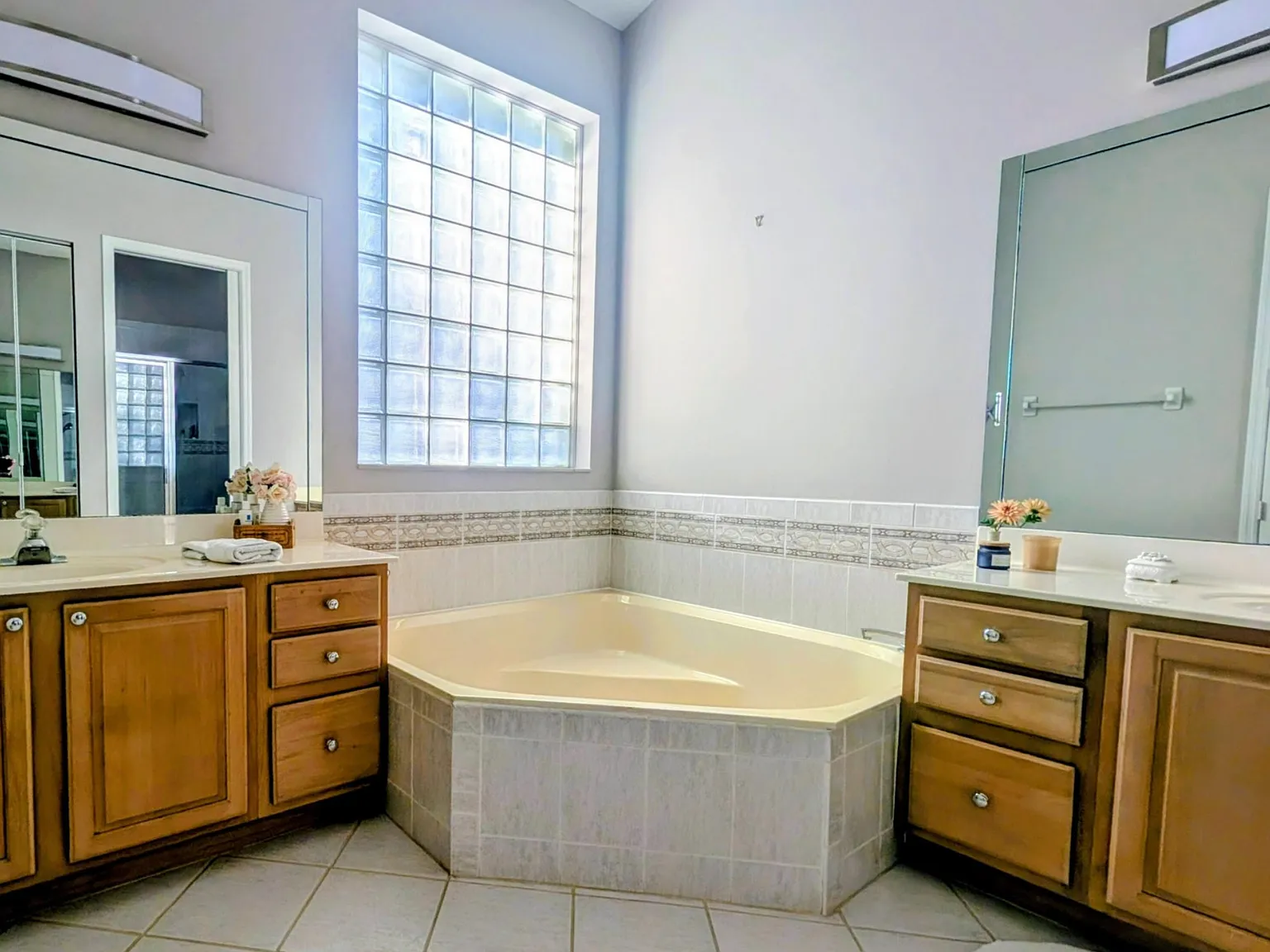 3 bed, 2030 sqft, $5,700 — Photo 3