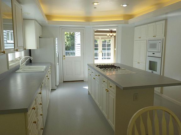 3rd image of 619 NE 200th St #A