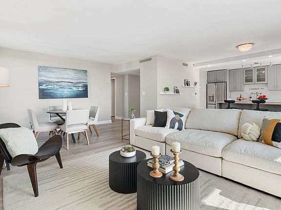 2nd image of 6007 N Sheridan Rd APT 22K