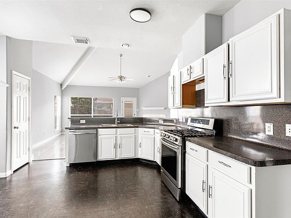 5th image of 3115 Holly Ranch Dr