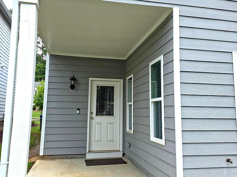 430 Village Creek Dr #B — Photo 3