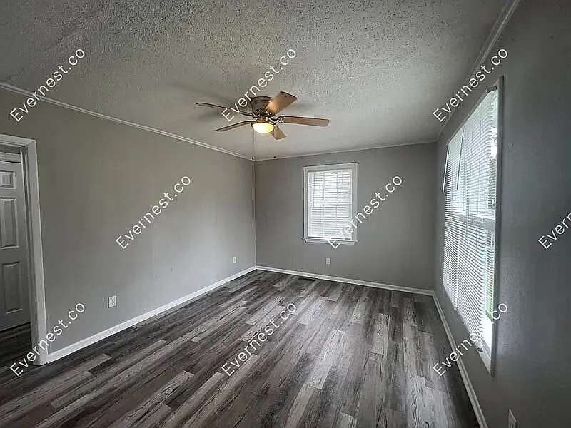 4 bed, 2.0 bath, 1342 sqft, $1,350 — Photo 4
