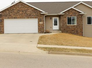 5421 Park Pl, Dubuque, IA 52002