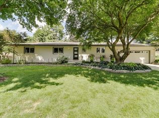 15 Wildwood Rd, Leland Grove, IL 62704