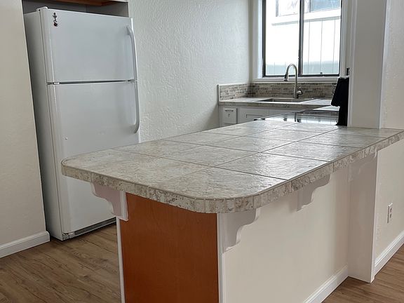 5th image of 211 Stockton Ave #2