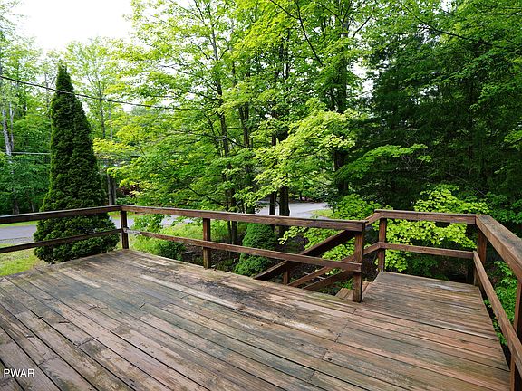4th image of 176 Parkwood Dr