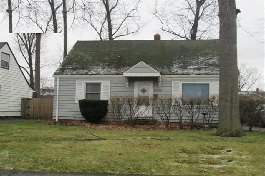 25280 Briardale Ave photo 1