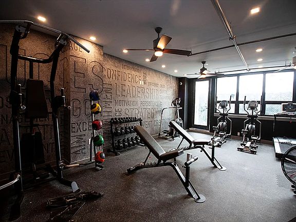 3rd image of 410 Tompkins Ave #3E
