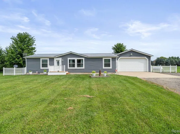 3939 Castle Rd, North Branch, MI 48461