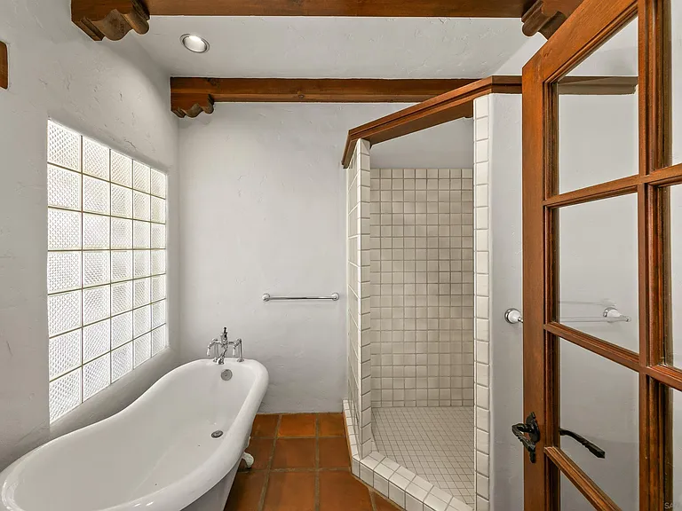 5443 Calzada Del Bosque — Photo 36
