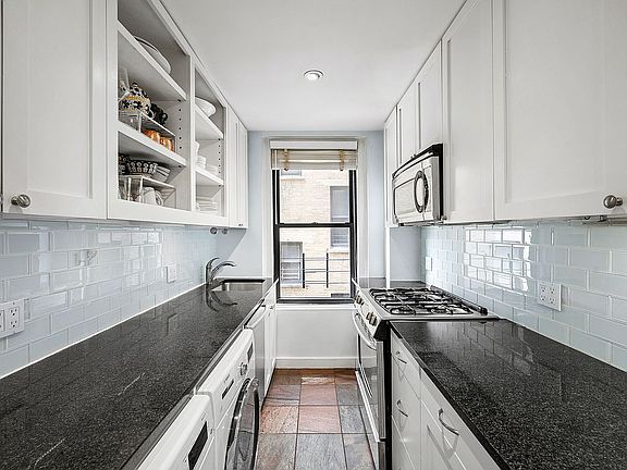 4th image of 36 W 84th St APT 4A