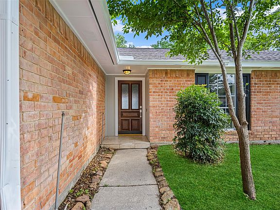 4th image of 9806 Tanager Ln