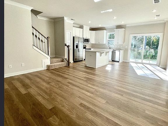2nd image of 53 Connaught Ct
