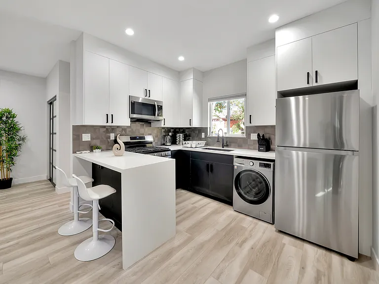 5565 Ostin Ave — Photo 66