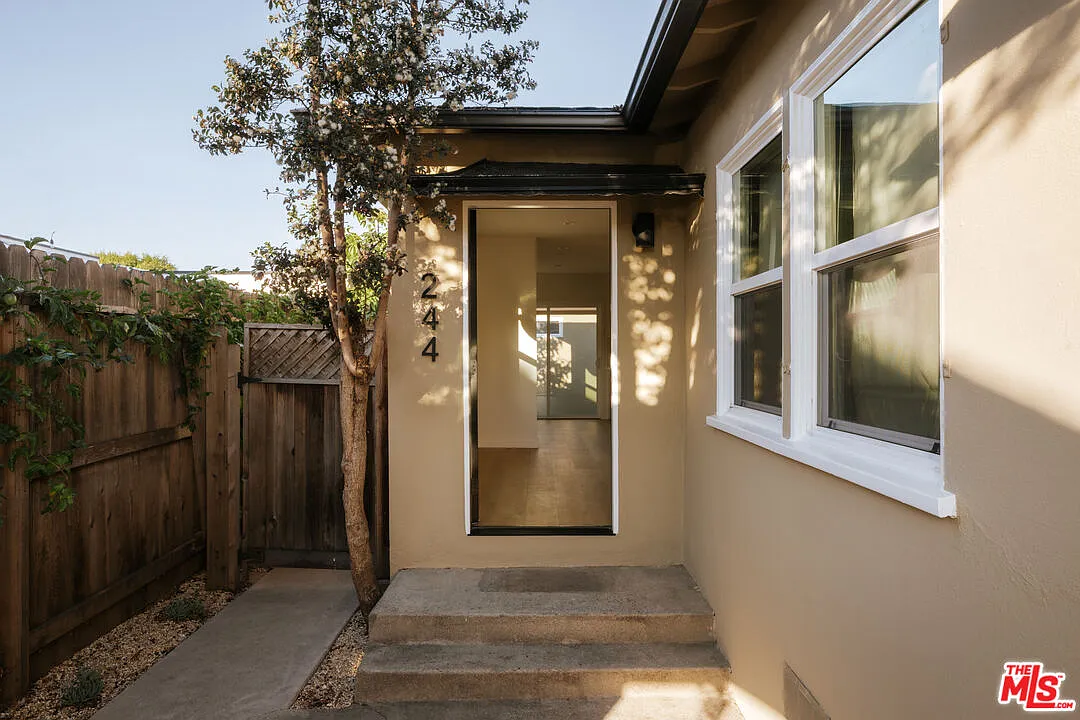 3 bed, 2.0 bath, 1126 sqft, $6,200 — Photo 3
