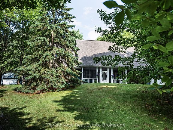 3rd image of 125 Clarke Cres