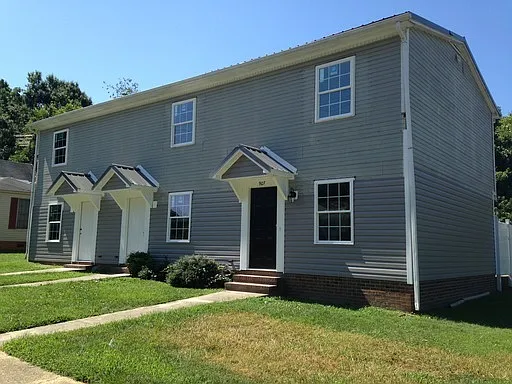 Two bedroom, 1.5 bath townhome in Burlington — Photo 2