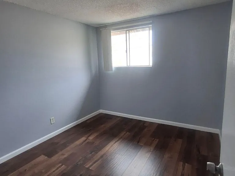 3933-3943 La Rica Avenue — Photo 31