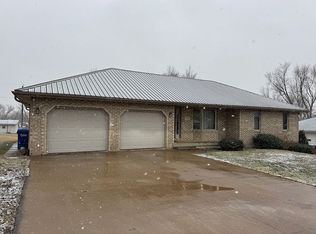 517 Washington St, Epworth, IA 52045