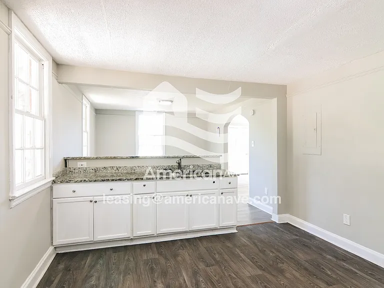 1317710_004_kitchen_5.jpg