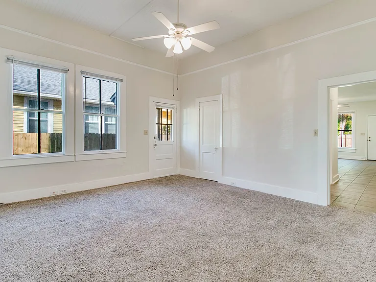 1224 E Strong St — Photo 14