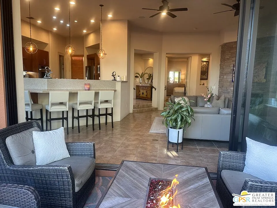 4 bed, 3.5 bath, 3251 sqft, $9,000 — Photo 2