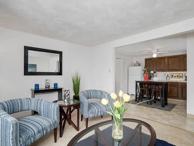 Niagara Apartments — Photo 10