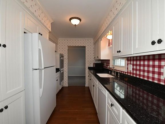 3rd image of 7727 S Lenox Ave