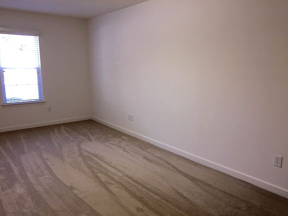 3rd image of 127 Keswick Ln
