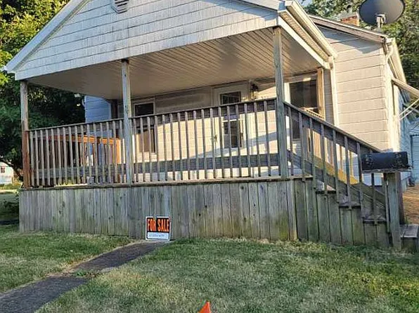 522 Young St, Nokomis, IL 62075