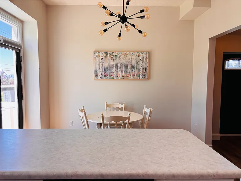 302 E Yellow Feather Dr — Photo 4