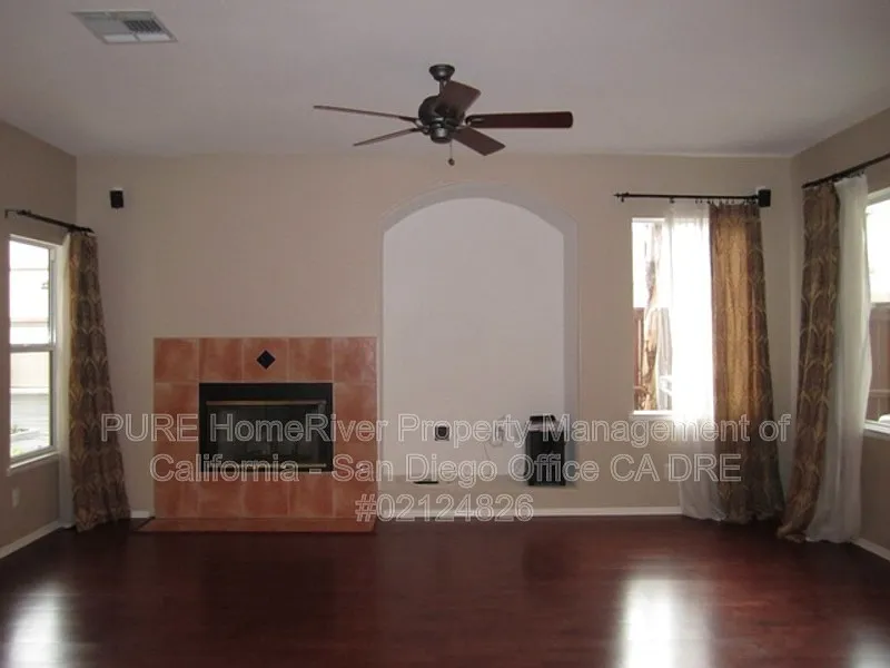 3 bed, 2.5 bath, 1800 sqft, $3,695 — Photo 2