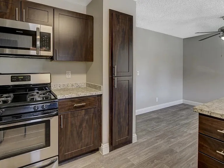 Hidden Cove Apartments — Photo 15