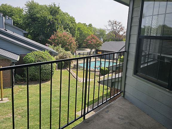 5th image of 802 Castleglen Dr #1B-1Ba