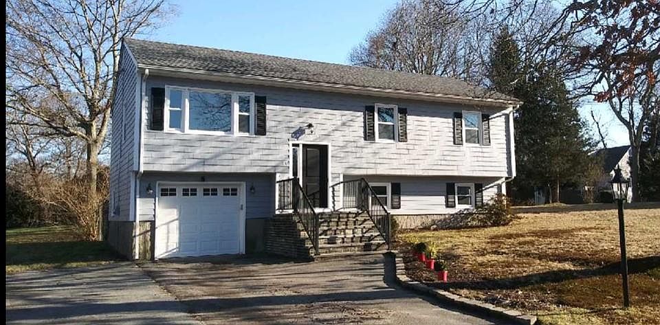 1st image of 20 Hemlock Dr