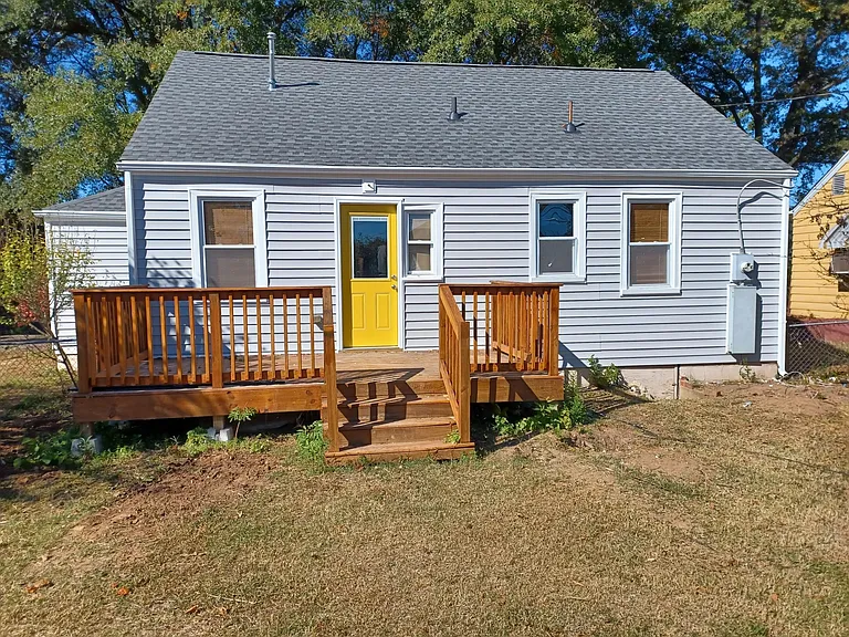 1407 Carter St — Photo 4