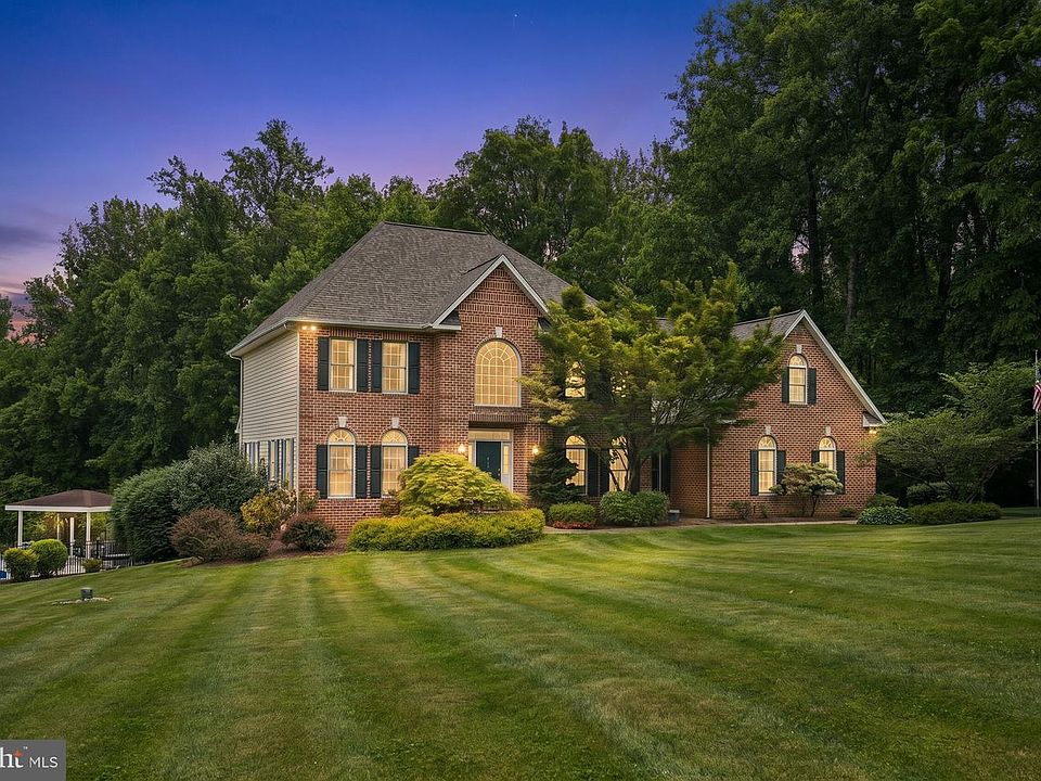1st image of 813 Saint Ann Dr