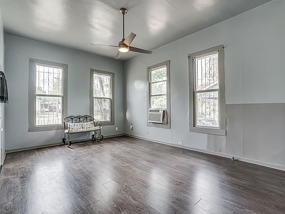 5th image of 219 Rockwood Ct