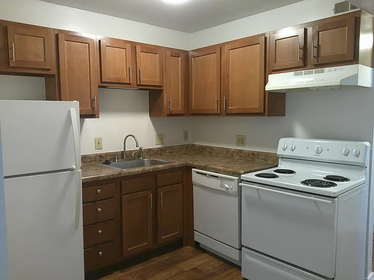 KINGSGATE VILLAGE APARTMENTS — Photo 23
