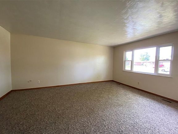 5th image of 216 Southerly Hills Dr