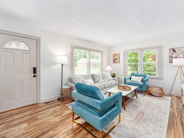 110 Westwood Ave — Photo 4