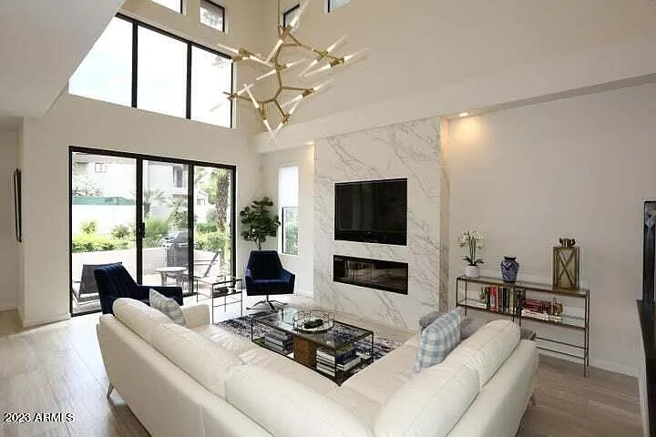 3 bed, 2.5 bath, 1687 sqft, $8,500 — Photo 2