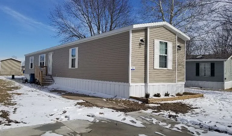 423 Alice Ln — Photo 1