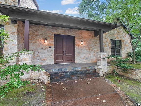 3rd image of 3025 Stonegate Blvd